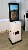 Hotel Kiosk 21.5 Bill Payment Ticket Kiosk Self Check in Passport Scanner Card Dispenser Kiosk Cash Recycler Machine 1